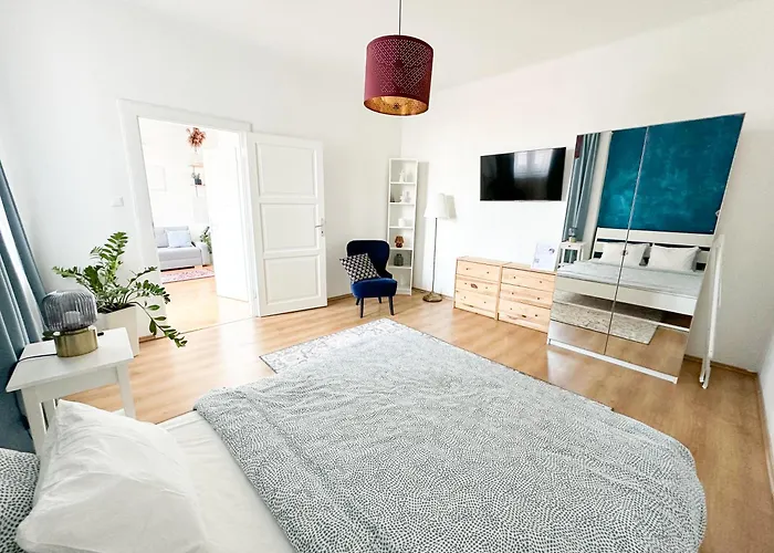 Center Stylish In Apartment *